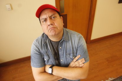 Gino Freire en el 2000  se estrenó como humorista en la ceremonia de los Premios ITV.