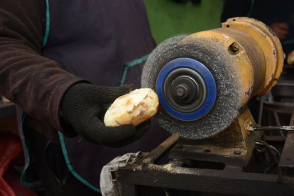 El esmeril se prende cuando se quiere pelar la papa.