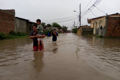 En esta condición caminaba los moradores que debían salir de sus hogares.
