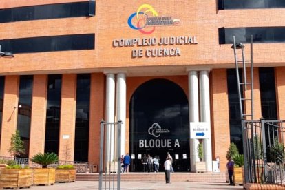 La audiencia se realizó en la Unidad Judicial de Cuenca.