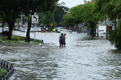 La lluvia que cayó sobre Guayaquil en la madrugada del miércoles 22 de marzo de 2023 dejó anegada la mayor parte de la ciudad.