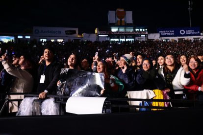 Los fanáticos vibraron con las canciones del mexicano.