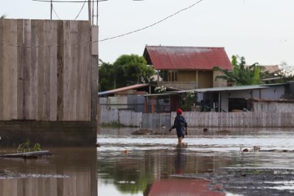 Las lluvias pararon, pero siguen bajo el agua.