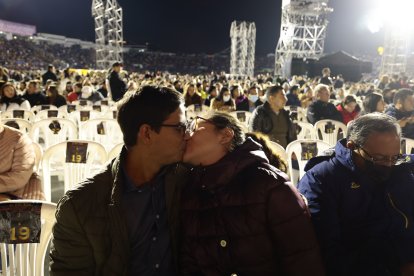 Gio Mestanza y su novio Jesús Colmenares disfrutaron de su primer concierto juntos.