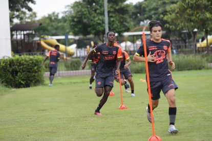 Entrevistas con Pablo Trobianni y el entrenamiento de las formativas de Barcelona, EN EL PARQUE SAMANES, 11 DE MAYO DEL 2023 - AMELIA ANDRADE Guayaquil-Ecuador Agencia (Ag-expreso)