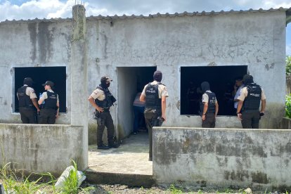 Policías llegaron al sitio.