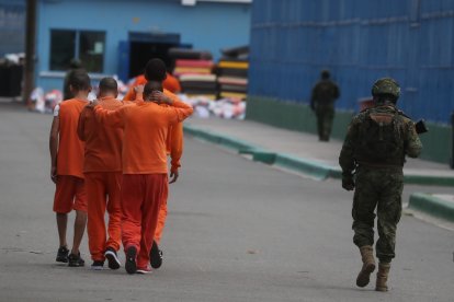 Las Fuerzas Armadas han tomado el control de las cárceles durante el conflicto armado interno.