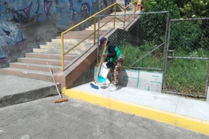 Los vecinos salieron con lo que tenían al alcance para dejar ‘plenazo’ al sector.