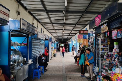 Los vendedores sufieron una reducción del cincuenta por ciento en su clientela.