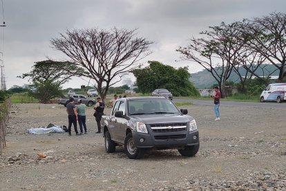El cuerpo fue hallado a pocos metros de la carretera.