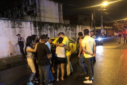 Familiares de los fallecidos estaban incrédulos ante lo ocurrido.