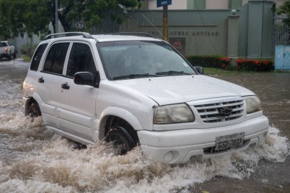 Carros también sufren por el invierno.