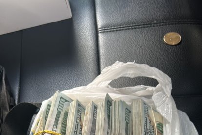 Este es el dinero que se encontró en poder de los sargentos.