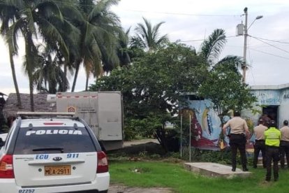 Personal de la Policía Nacional cercó el lugar del crimen