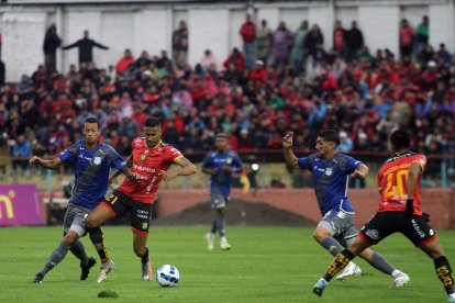 Deportivo Quito y Emelec siguen empatando a cero.