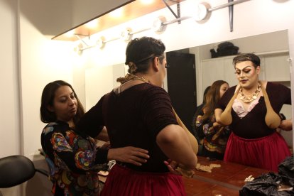 Entrar en el personaje le toma a Alexander, por lo menos dos horas.