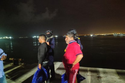 En una operación combinada intervinieron la lancha que se movilizaba de manera sospechosa.