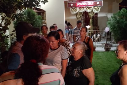 Allegados llegaron al funeral.