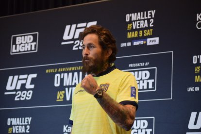 Marlon Vera, luciendo la camiseta de la Tricolor, resaltó la importancia de sus conocimientos de jiu-jitsu.