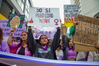 En Quito, capital de Ecuador, manifestantes también marcharon en el Centro Histórico de la ciudad.