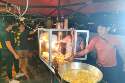 Harto comercio por Chito Vera.