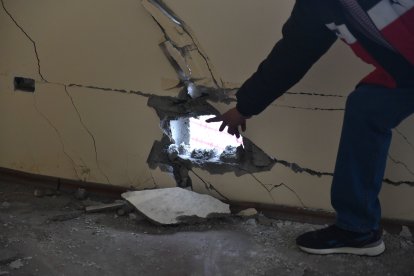 Por dentro de las casas se pueden apreciar más daños.