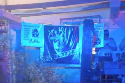 Un cliente se dio cuenta de las víctimas.