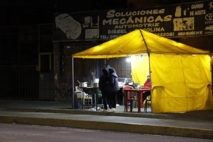 En Quitumbe hay algunos ‘agachaditos’ donde se puede comer antes de los ‘toqueteos’.