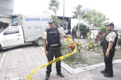 La escena del crimen fue acordonada por personal de la Policía Nacional