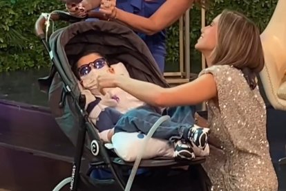 Karime Borja recibe con emoción a su hijo Mateo, a la llegada al set del matinal De casa en Casa.