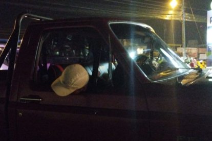 Una de las víctimas quedó con su cabeza sobre la puerta del asiento del copiloto.