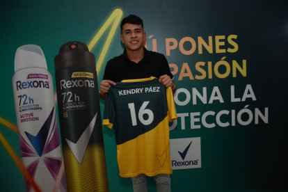 El joven volante tricolor también se estrenó como imagen de una marca.