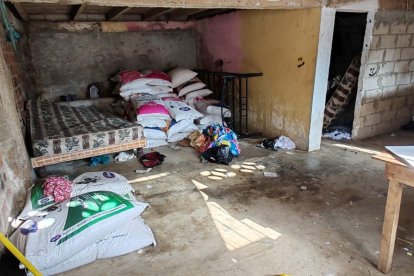 En este lugar encontraron a las personas secuestradas y amarradas.