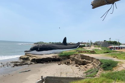 Parte de los daños para los derrumbes de tierra.