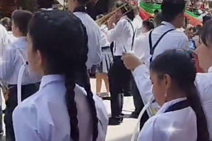 Sus padres le compraron un sintetizador, para que siga conectada a la música, su pasión.