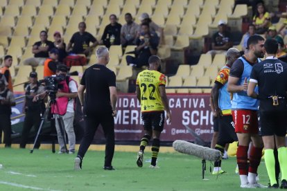 Problemas serios, la primera expulsión fue de Leonai Souza. Al final también vio la roja Jesús Trindade.