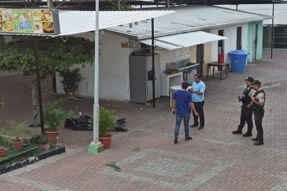 La víctima llegó a comerse un encebollado, pero lo mataron a balazos.