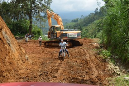1. En la olla-tarabita se desplazan personas y pequeños paquetes. Así logran acortar distancias.