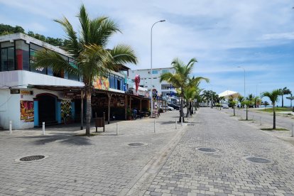 Laspersonas no salen a las calles de Esmeraldas por el intenso calor.