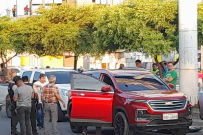 Rivera fue atacado en su vehículo.