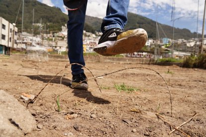 Los moradores poco a poco retiran estas trampas, porque corren el peligro de lastimarse o sufrir alguna lesión al caer.