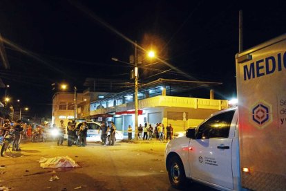 En las inmediaciones del mercado de mariscos asesinaron a dos personas.