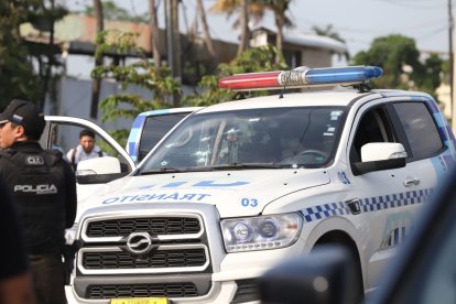 La patrulla recibió varios impactos de bala.