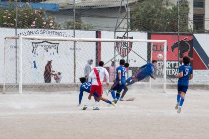 La final entre Mariscal Sucre y Real Madrid fue intensa en la cancha de la Liga Chaupicruz.