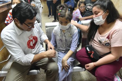 Jennifer ha esperado 18 años por un trasplante para su hija.