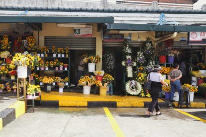Alta demanda en el mercado de las flores en Guayaquil.
