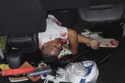 Los agentes de la Comisión de Tránsito llamaron a la Policía al ver el cadáver dentro del auto.