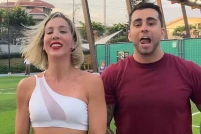 Adriana Bowen ya no oculta su relación con Lue Mansilla.