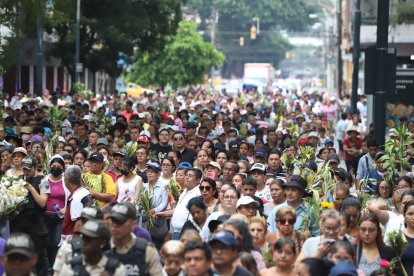 Miles de creyentes se sumaron a la procesión