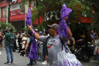 Los vendedores también ‘hicieron su día’ gracias a la procesión.